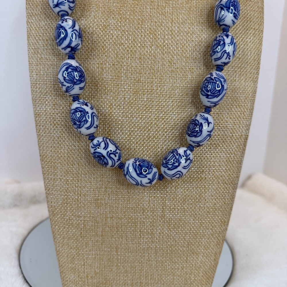 Vintage Blue and White Oriental Porcelain Double knotted Beaded Necklace - Picture 3 of 4